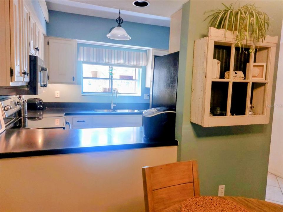 For Sale: $210,000 (2 beds, 2 baths, 937 Square Feet)