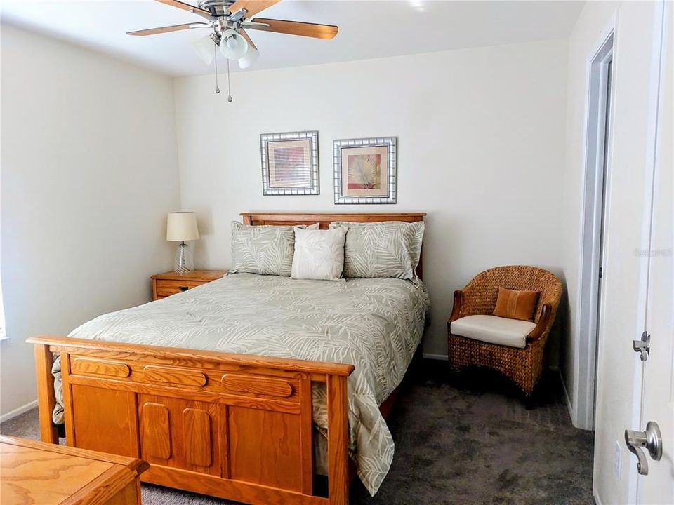 For Sale: $210,000 (2 beds, 2 baths, 937 Square Feet)