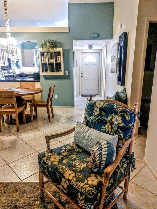 For Sale: $210,000 (2 beds, 2 baths, 937 Square Feet)