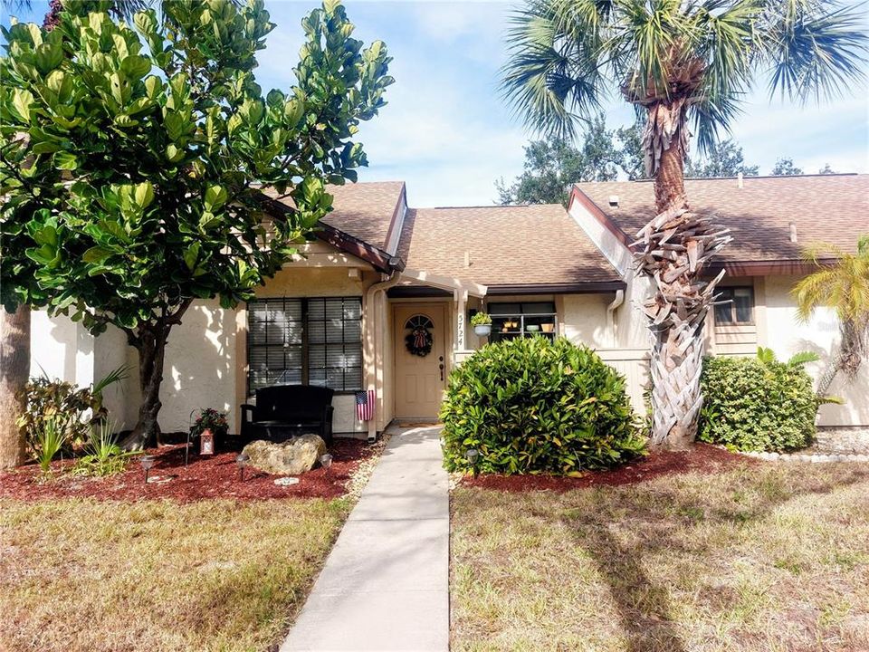 For Sale: $210,000 (2 beds, 2 baths, 937 Square Feet)