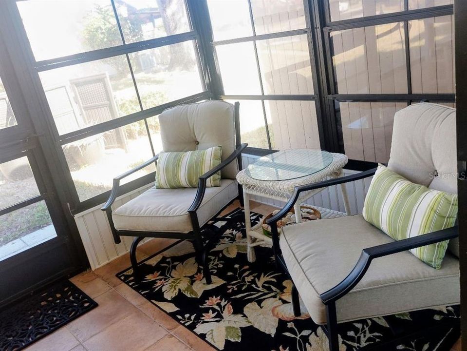 For Sale: $210,000 (2 beds, 2 baths, 937 Square Feet)