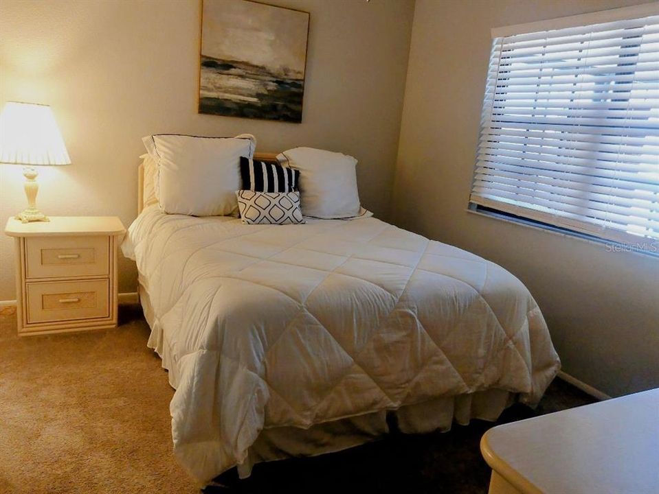 For Sale: $210,000 (2 beds, 2 baths, 937 Square Feet)