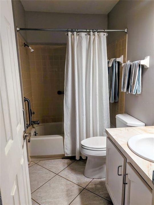 For Sale: $210,000 (2 beds, 2 baths, 937 Square Feet)