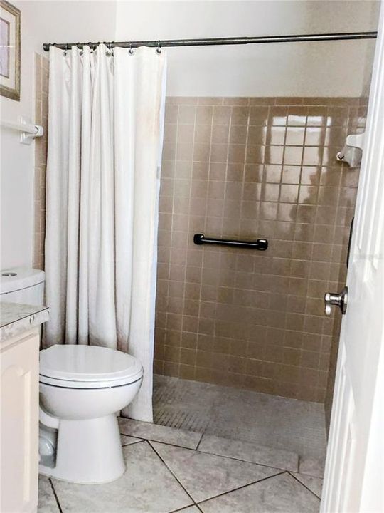 For Sale: $210,000 (2 beds, 2 baths, 937 Square Feet)