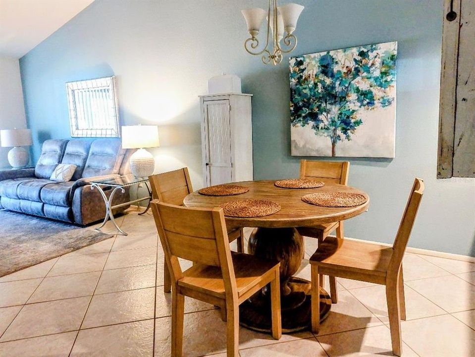 For Sale: $210,000 (2 beds, 2 baths, 937 Square Feet)