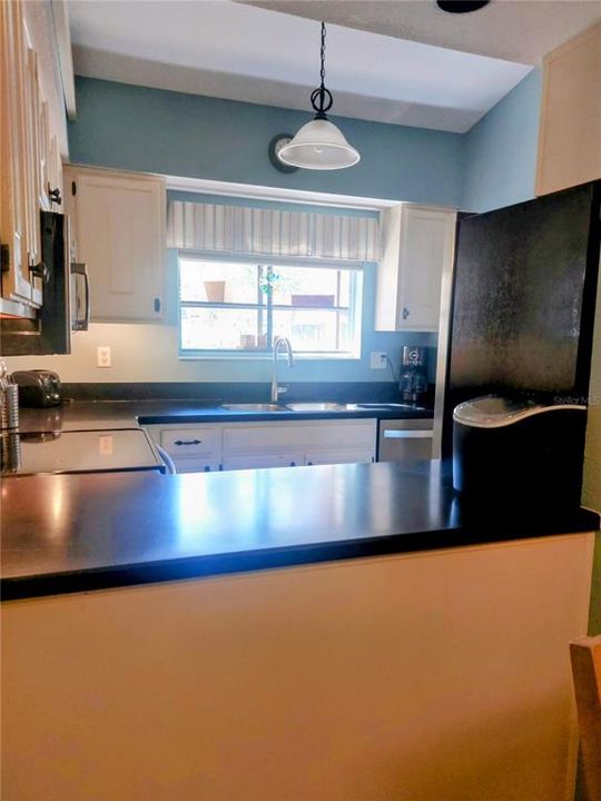 For Sale: $210,000 (2 beds, 2 baths, 937 Square Feet)