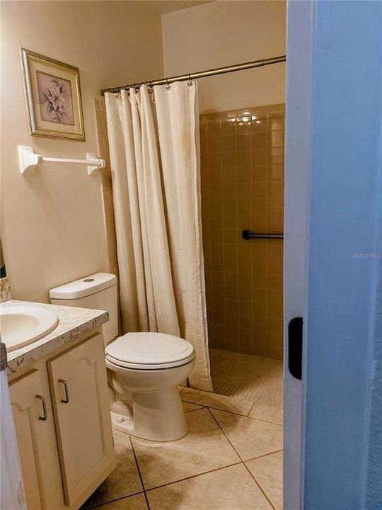 For Sale: $210,000 (2 beds, 2 baths, 937 Square Feet)