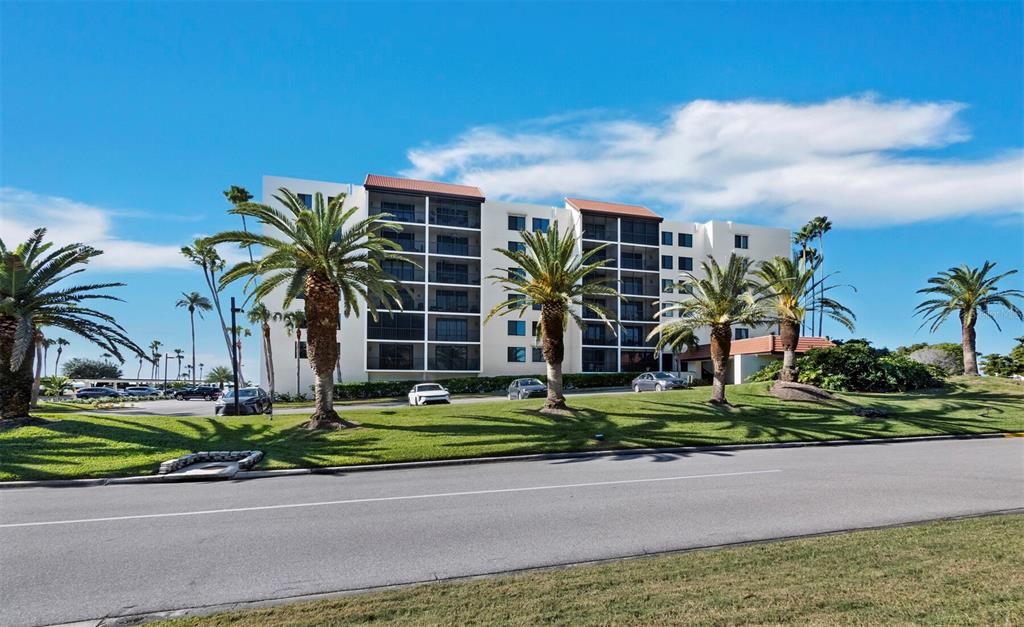 На продажу: $485,000 (2 спален, 1 ванн, 928 Квадратных фут)