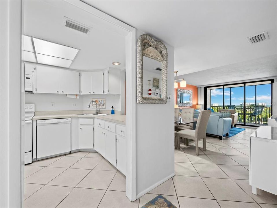 На продажу: $485,000 (2 спален, 1 ванн, 928 Квадратных фут)