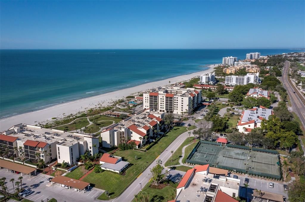 На продажу: $485,000 (2 спален, 1 ванн, 928 Квадратных фут)