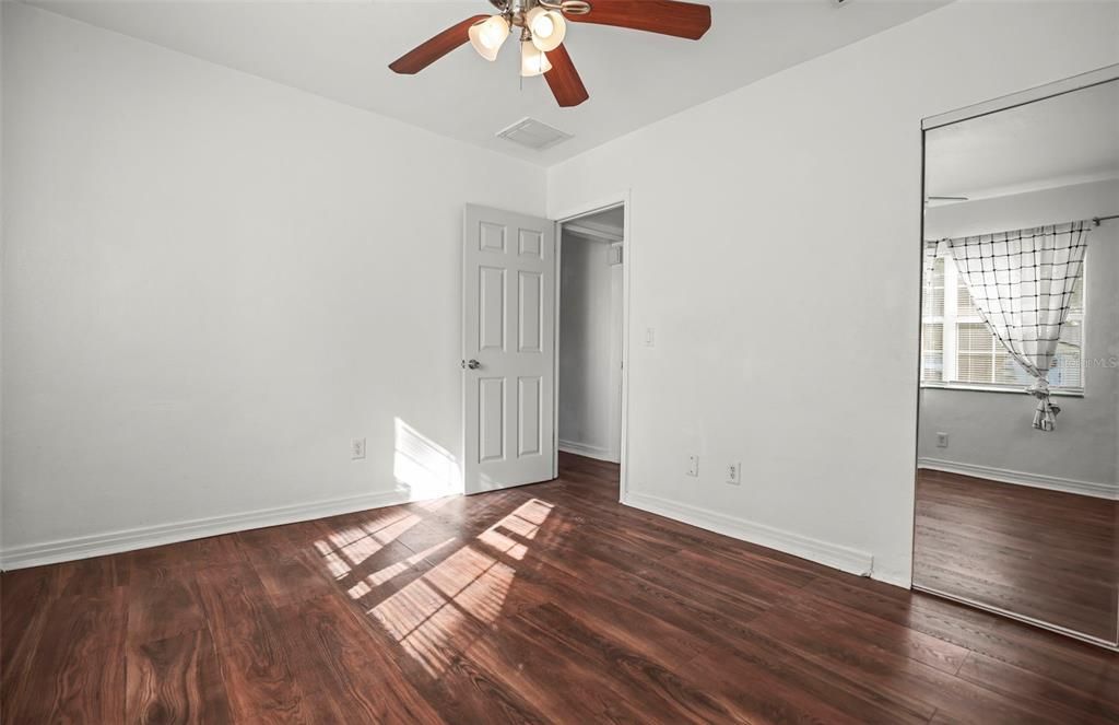 For Rent: $2,200 (2 beds, 1 baths, 720 Square Feet)