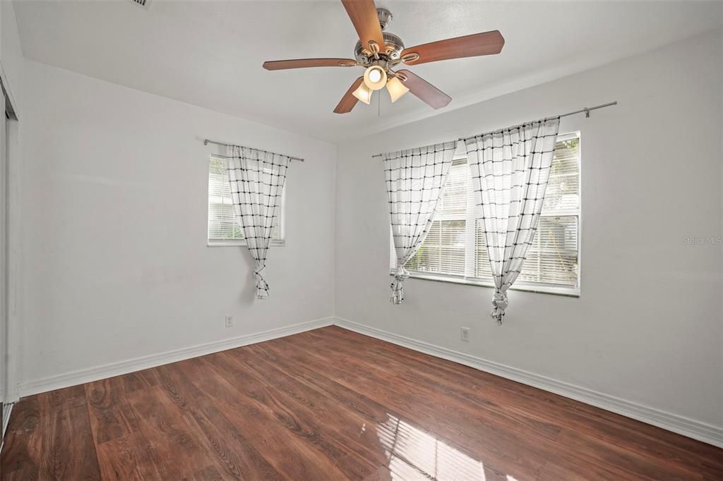 For Rent: $2,200 (2 beds, 1 baths, 720 Square Feet)