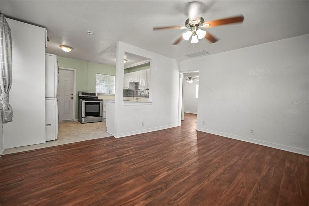 For Rent: $2,200 (2 beds, 1 baths, 720 Square Feet)