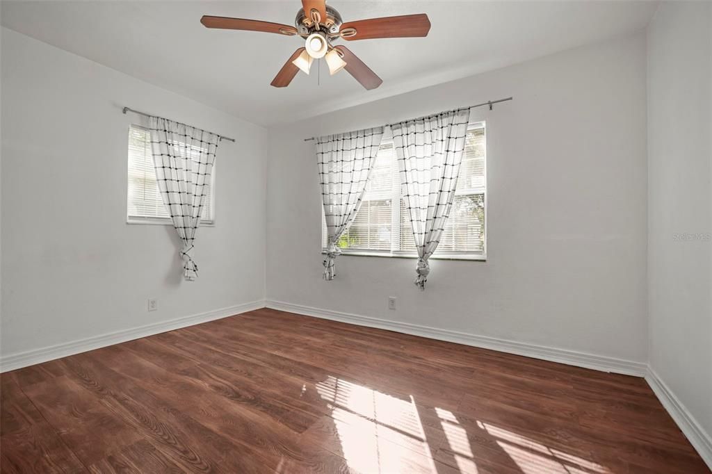 For Rent: $2,200 (2 beds, 1 baths, 720 Square Feet)