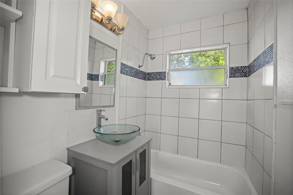 For Rent: $2,200 (2 beds, 1 baths, 720 Square Feet)