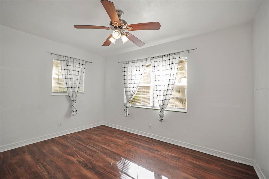 For Rent: $2,200 (2 beds, 1 baths, 720 Square Feet)