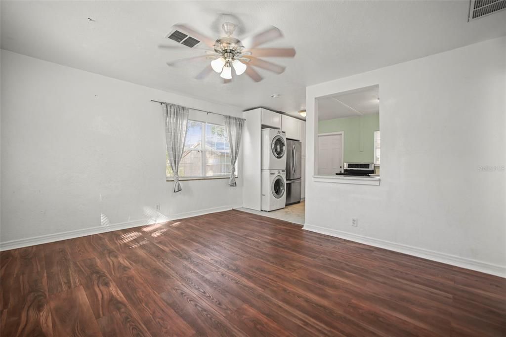 For Rent: $2,200 (2 beds, 1 baths, 720 Square Feet)