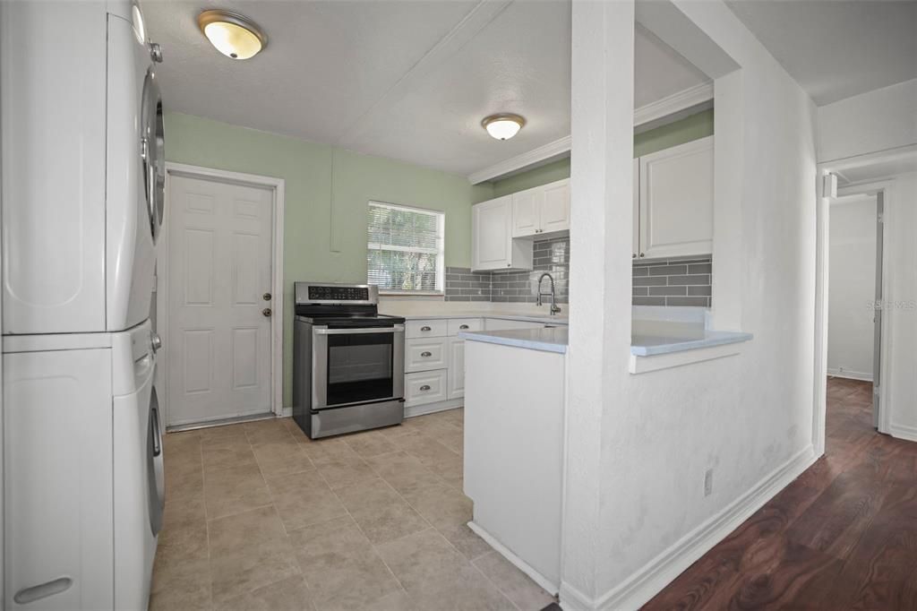 For Rent: $2,200 (2 beds, 1 baths, 720 Square Feet)