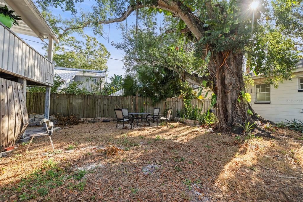 For Rent: $2,200 (2 beds, 1 baths, 720 Square Feet)