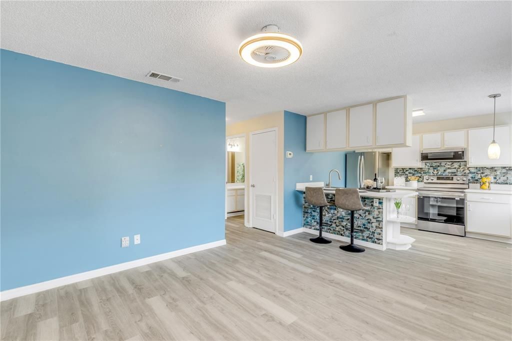 出租: $1,595 (2 贝兹, 2 浴室, 864 平方英尺)