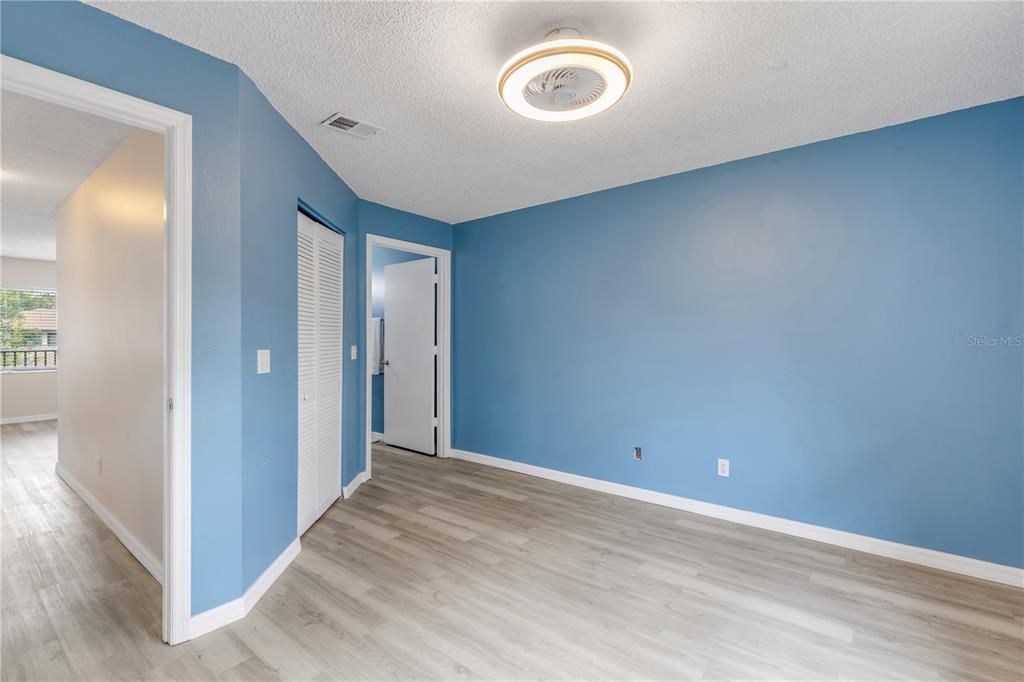 出租: $1,595 (2 贝兹, 2 浴室, 864 平方英尺)