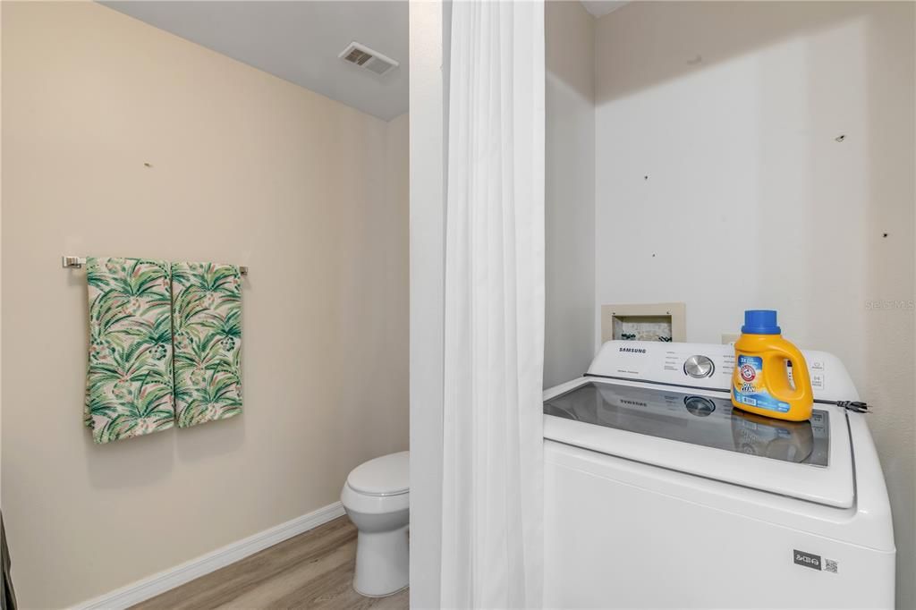 出租: $1,595 (2 贝兹, 2 浴室, 864 平方英尺)