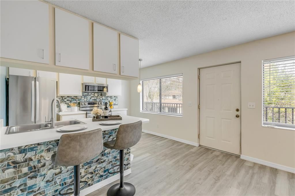 出租: $1,595 (2 贝兹, 2 浴室, 864 平方英尺)