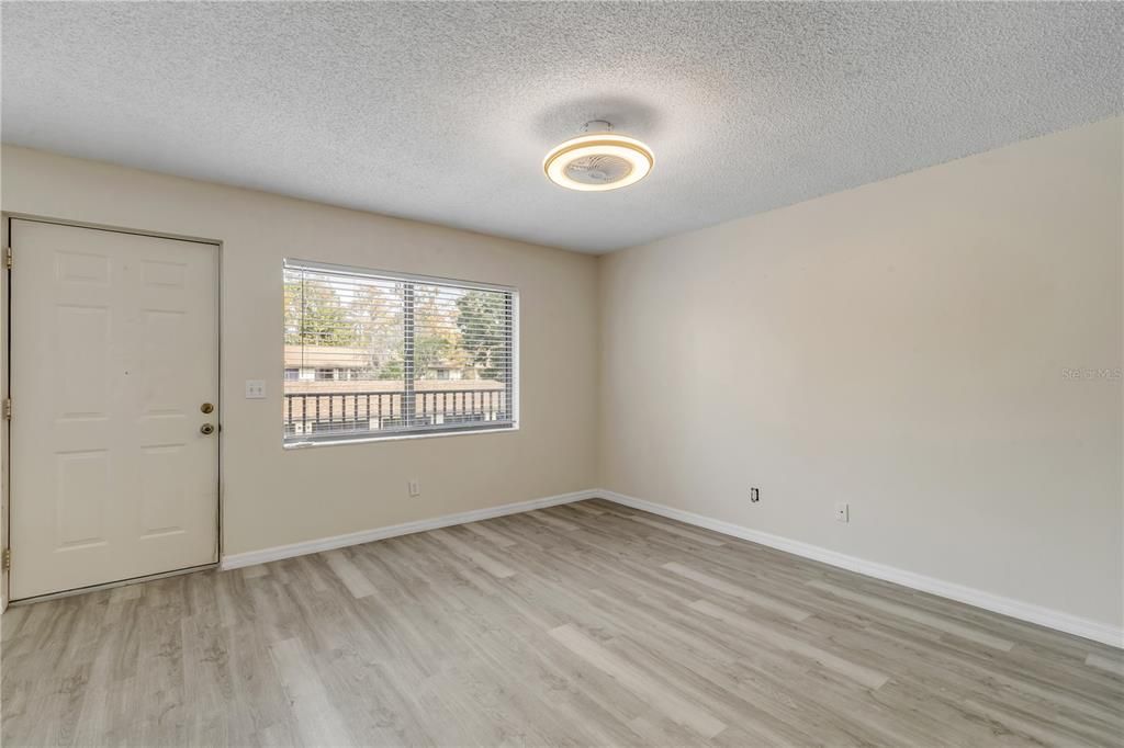 出租: $1,595 (2 贝兹, 2 浴室, 864 平方英尺)