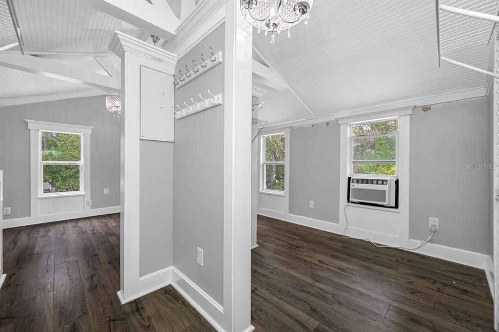 На продажу: $234,999 (2 спален, 1 ванн, 1032 Квадратных фут)