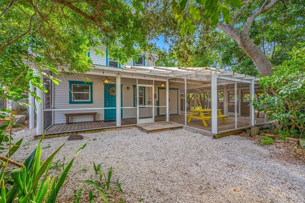 На продажу: $234,999 (2 спален, 1 ванн, 1032 Квадратных фут)