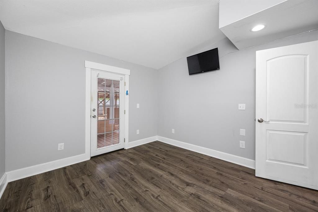 На продажу: $234,999 (2 спален, 1 ванн, 1032 Квадратных фут)