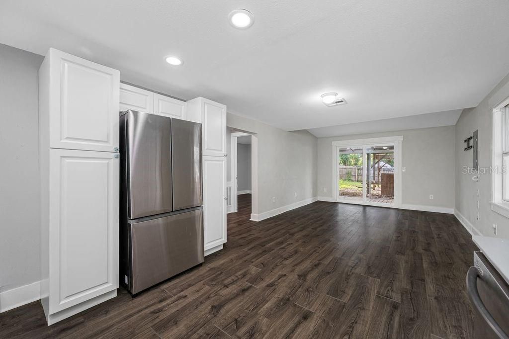 На продажу: $234,999 (2 спален, 1 ванн, 1032 Квадратных фут)