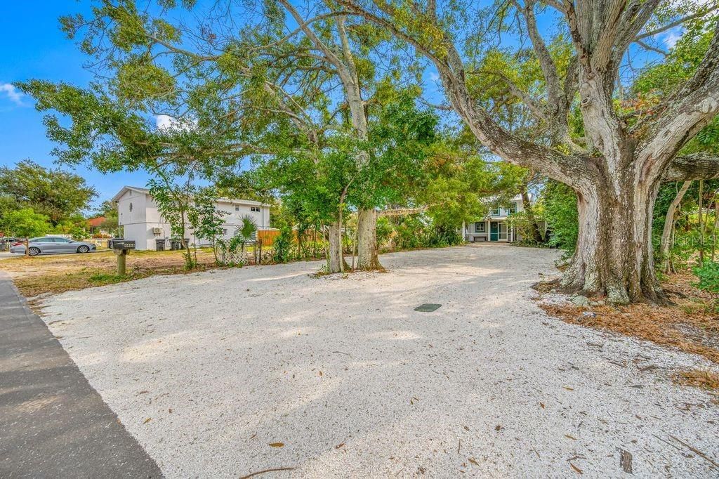 На продажу: $234,999 (2 спален, 1 ванн, 1032 Квадратных фут)