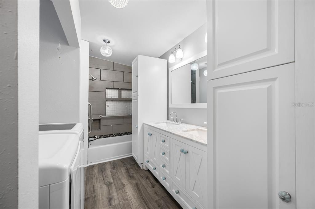 На продажу: $234,999 (2 спален, 1 ванн, 1032 Квадратных фут)