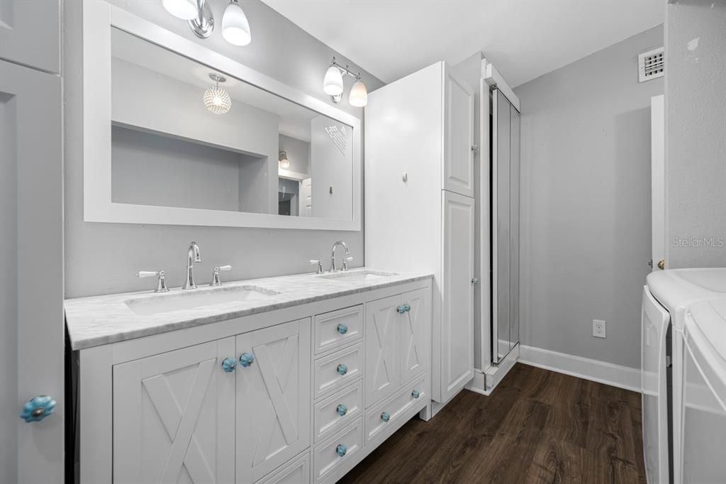 На продажу: $234,999 (2 спален, 1 ванн, 1032 Квадратных фут)