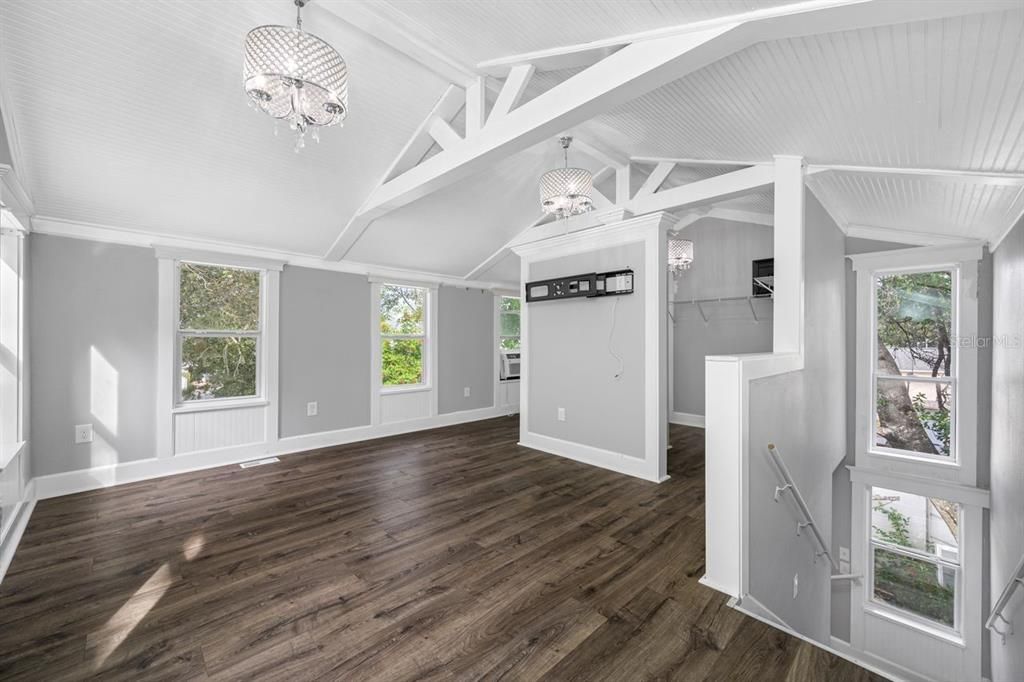 На продажу: $234,999 (2 спален, 1 ванн, 1032 Квадратных фут)