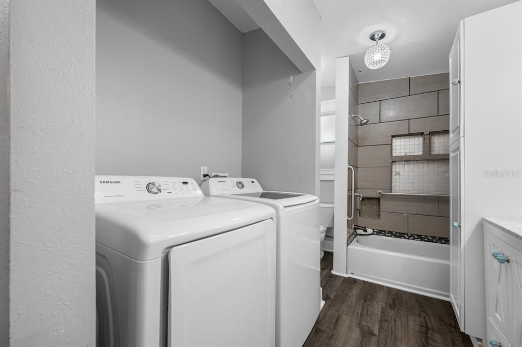 На продажу: $234,999 (2 спален, 1 ванн, 1032 Квадратных фут)