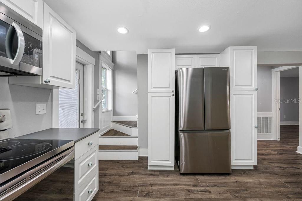 На продажу: $234,999 (2 спален, 1 ванн, 1032 Квадратных фут)