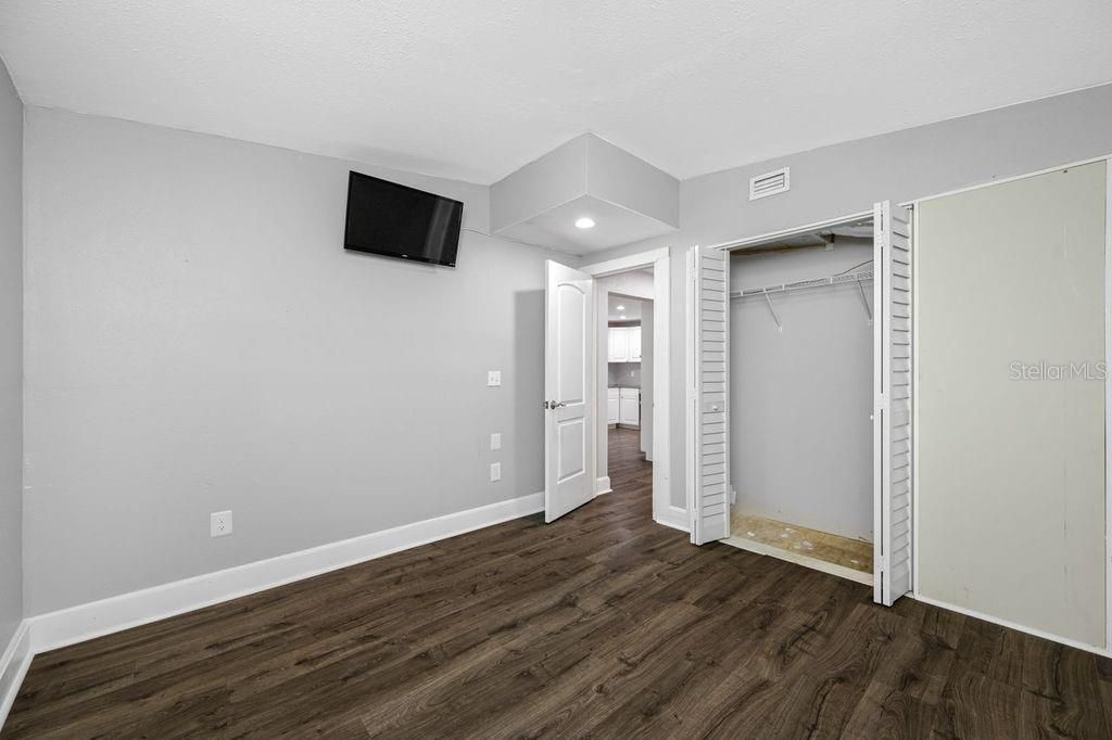 На продажу: $234,999 (2 спален, 1 ванн, 1032 Квадратных фут)