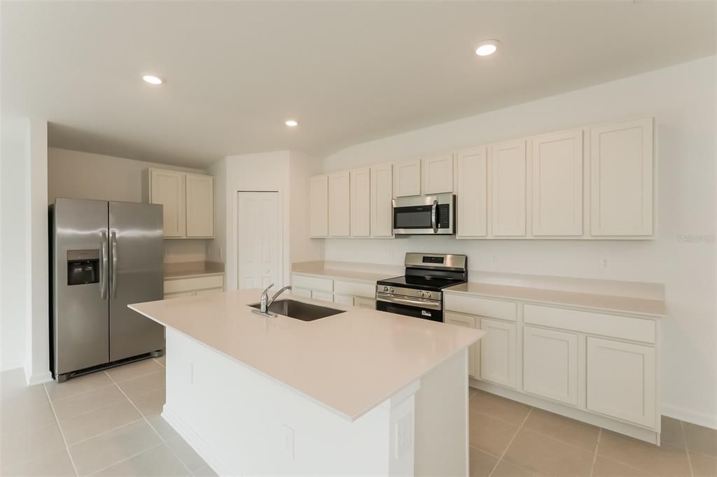 For Rent: $1,990 (4 beds, 3 baths, 2174 Square Feet)