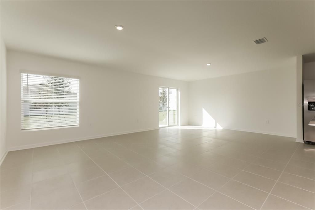 For Rent: $1,990 (4 beds, 3 baths, 2174 Square Feet)