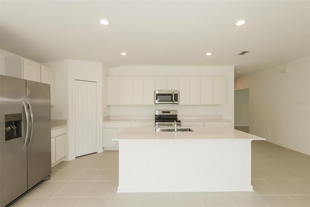 For Rent: $1,990 (4 beds, 3 baths, 2174 Square Feet)