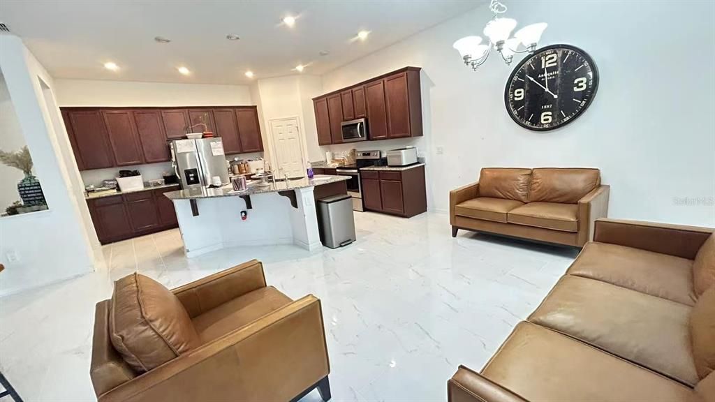 En Renta: $3,500 (4 camas, 3 baños, 3000 Pies cuadrados)