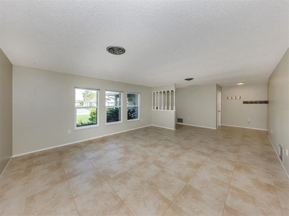 For Sale: $445,000 (3 beds, 2 baths, 1676 Square Feet)