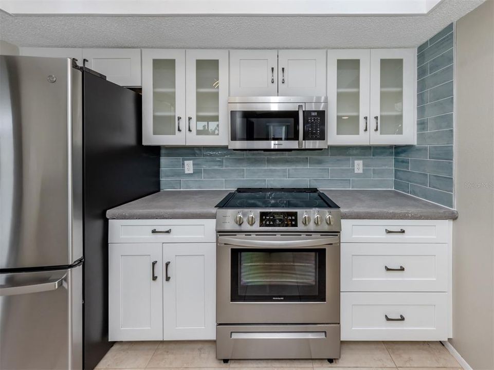 For Sale: $445,000 (3 beds, 2 baths, 1676 Square Feet)