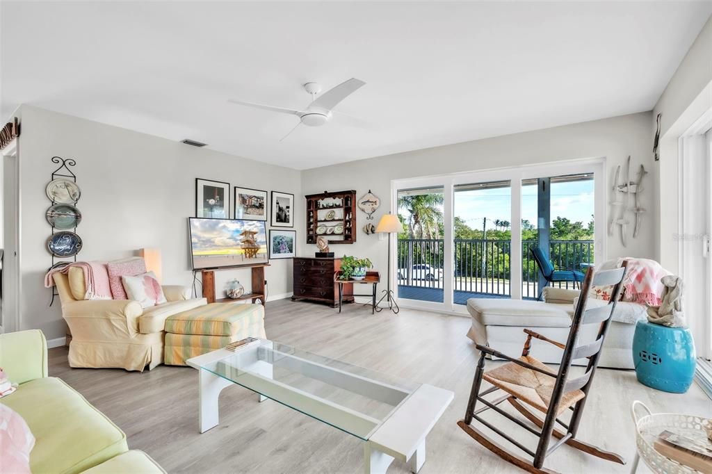 На продажу: $1,250,000 (2 спален, 2 ванн, 1248 Квадратных фут)