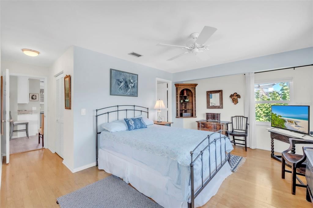 На продажу: $1,250,000 (2 спален, 2 ванн, 1248 Квадратных фут)