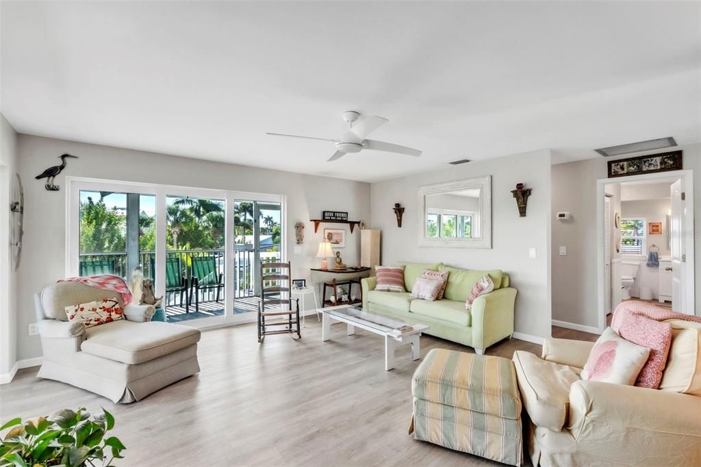 На продажу: $1,250,000 (2 спален, 2 ванн, 1248 Квадратных фут)