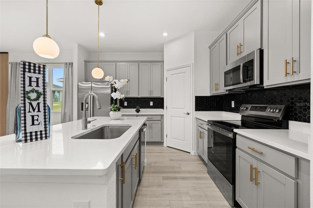 出租: $2,180 (4 贝兹, 3 浴室, 2210 平方英尺)