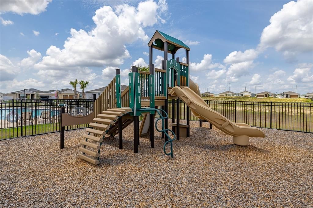 出租: $2,180 (4 贝兹, 3 浴室, 2210 平方英尺)